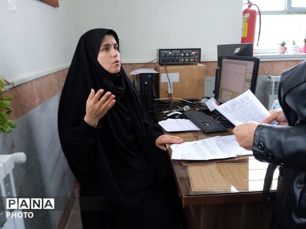 اعلام نتایج امتحانات نوبت اول دبیرستان عزت طلایی به والدین دانش آموزان 
