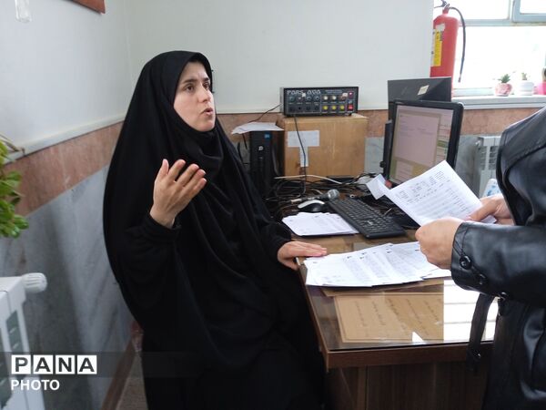 اعلام نتایج امتحانات نوبت اول دبیرستان عزت طلایی به والدین دانش آموزان 