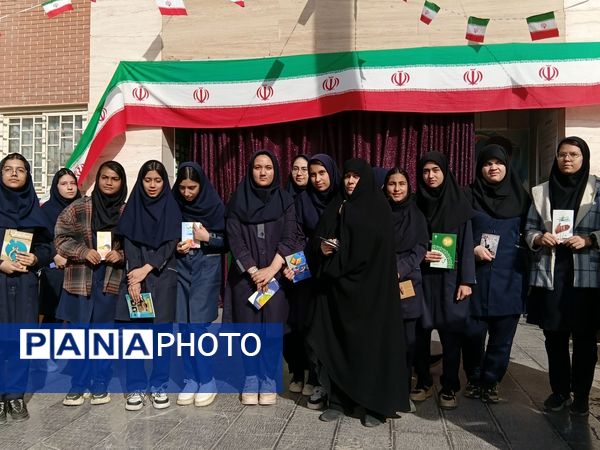   جشن شعبانیه در دبیرستان دخترانه ذبیح الله هوشیار مشهد