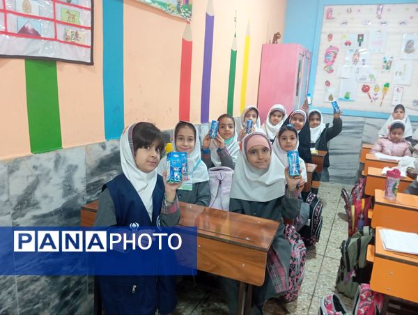 توزیع شیر در دبستان نرجس