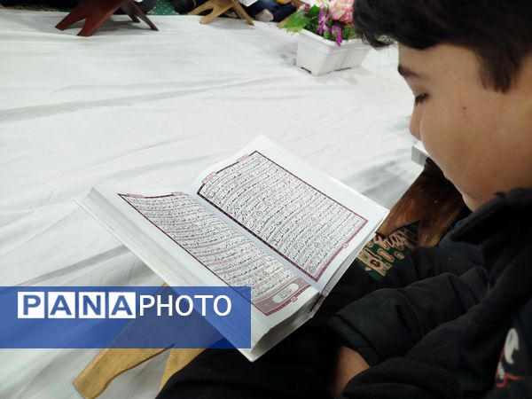 جلسه جزء خوانی قرآن کریم در امامزاده سید حمزه(ع) شهرستان کاشمر