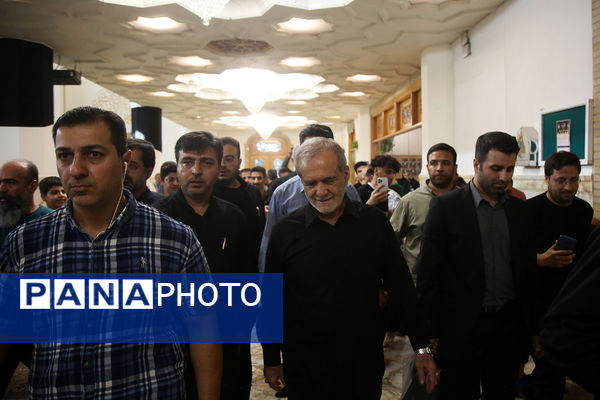 تشرف رئیس جمهور به زیارت حرم حضرت معصومه(س)