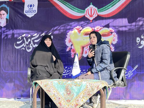حال و هوای غرفه‌های سازمان دانش‌آموزی و خبرگزاری پانا در راهپیمایی ۲۲ بهمن