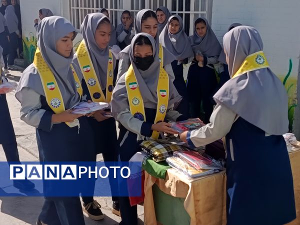 جشن عاطفه‌ها در دبیرستان افق خواف 