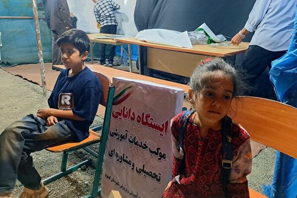 بازدید رئیس آموزش‌وپرورش از غرفه‌های فرهنگی و آموزشی؛ تأکید بر تداوم یادگیری در هر شرایط