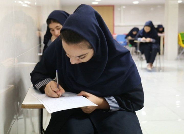 استرس امتحان تا حدی طبیعی و حتی مفید است