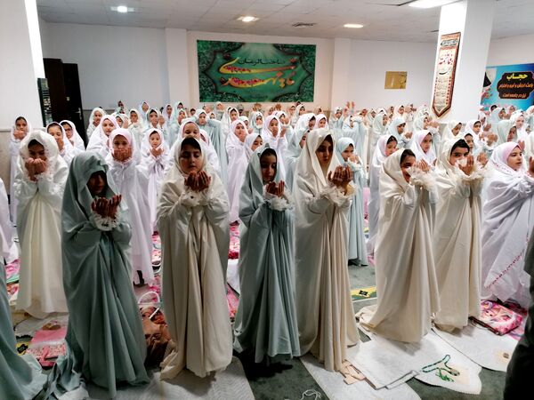 جشن تکلیف دختران با عطر بندگی و شکوفه‌های ایمان