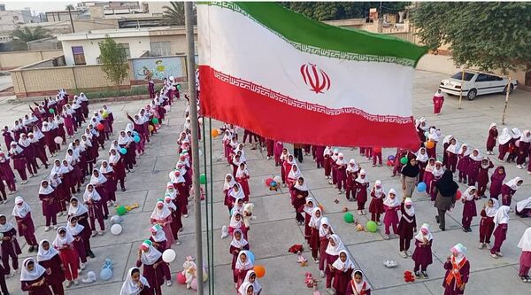 جشن «هفته سلامت روان» در مدرسه شهید سمیه میناب