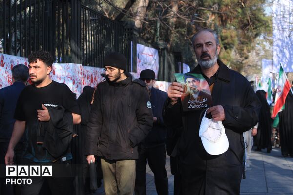 بیعت مردم تهران با سومین رهبر انقلاب