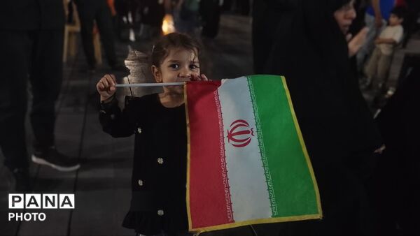 حضور مردم مبعوث شده نصف جهان در میدان علیخانی اصفهان 