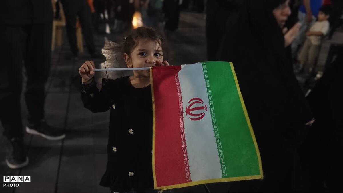 حضور مردم مبعوث شده نصف جهان در میدان علیخانی اصفهان 