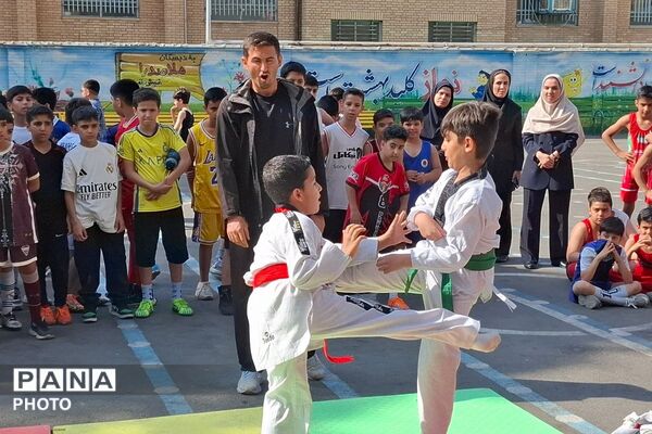 المپیاد درون مدرسه ای به مناسبت هفته تربیت بدنی در مدرسه ملاصدرا