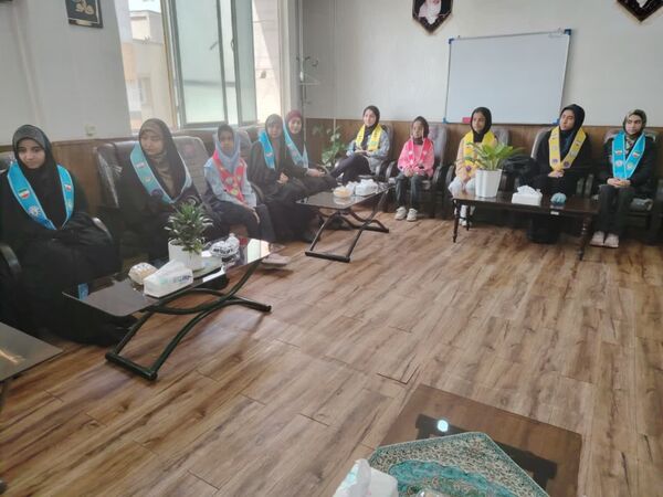 دیدار دانش‌آموزان پیشتاز با مدیر سازمان دانش‌آموزی خراسان رضوی