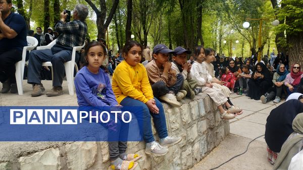 پیاده‌روی خانوادگی بروجنی‌ها