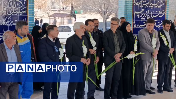 گلباران قبور شهدای شهر سفیددشت به مناسبت دهه فجر