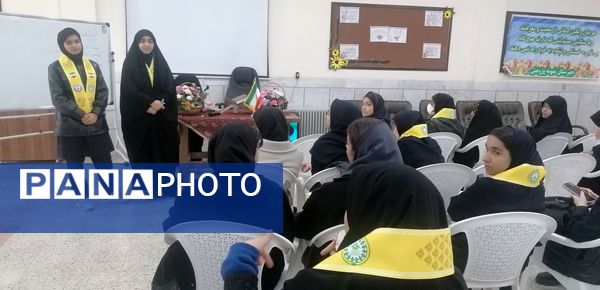 نشست هیات رئیسه مجلس دانش‌آموزی با شورای دانش‌آموزی 