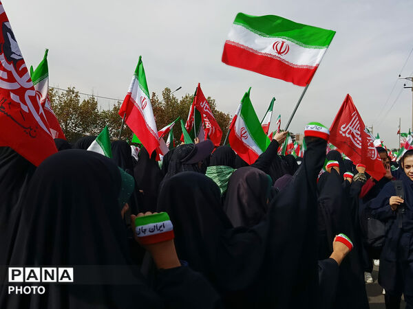 نمایش همبستگی ملی فرهنگیان دیار شور و شعور حسینی در رزمایش ۵۰ هزار نفری