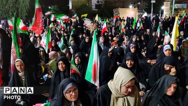 تجمعات مردمی نجف آباد همراه با جشن تکلیف دختران و اقامه نماز استغاثه