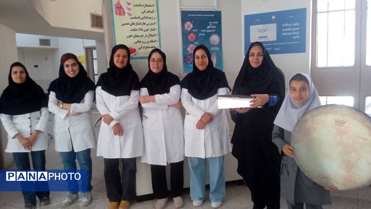 تبریک روز پرستار به کارکنان درمانگاه و خانه بهداشت روستای فدافن 