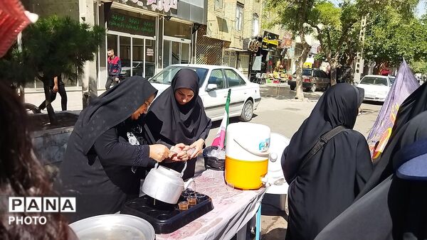 گذری بر فعالیت موکبی در بلوار جمهوری نیشابور در پیاده روی جاماندگان اربعین حسینی نیشابور‌ 
