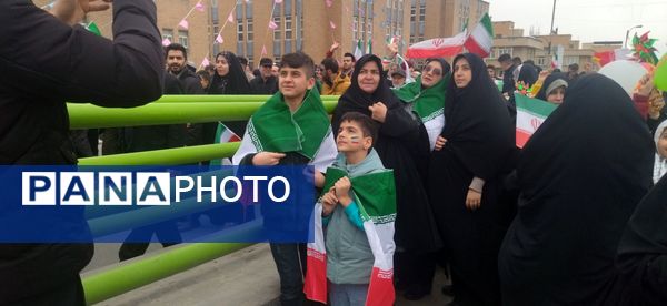 ثبت شکوه انقلاب از قاب دوربین در همدان