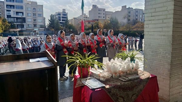 جشن میلاد حضرت زینب (س) و روز پرستار در دبستان پنجم مهر