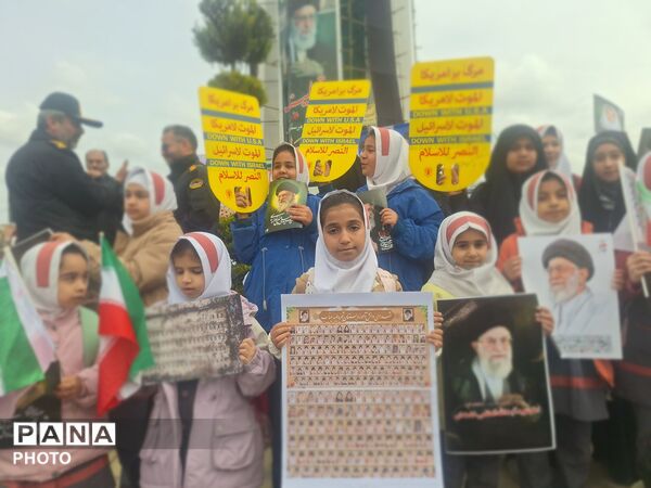 حضور دانش آموزان آزادشهری به یاد دانش آموزان میناب