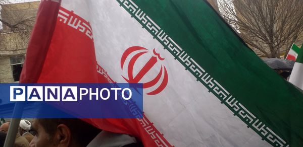 همگام با هم؛ مردم و دانش‌آموزان، شکوه جاودانه ۲۲ بهمن را فریاد می‌زنند