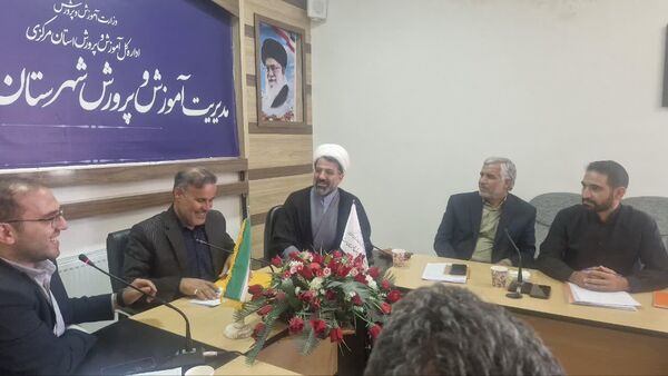 بازدید وزراتی از فعالیت‌های اجرا شده برنامه نماد در مدارس شازند 