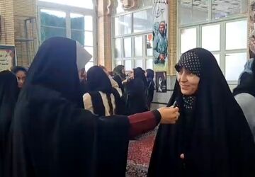 دورهمی صمیمی دبیران  و دانش آموزان کهک به مناسبت روز معلم