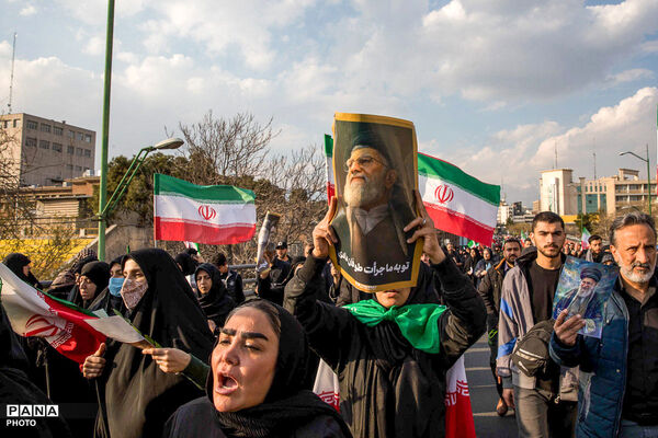 تشییع پیکر شهیدان لاریجانی، سلیمانی و شهدای ناوشکن دنا - 2
