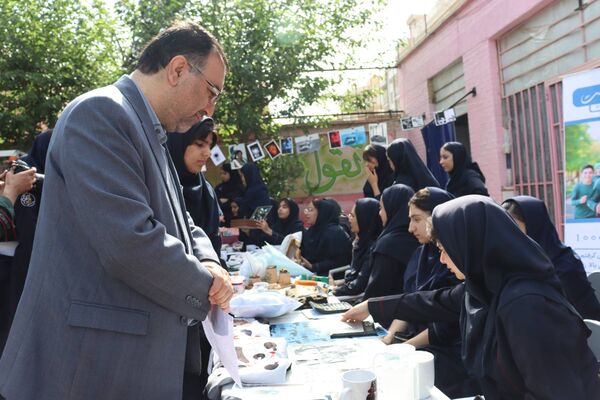 دانش‌آموزان هنرستان نرگس در نمایشگاه فنی و هنری درخشیدند