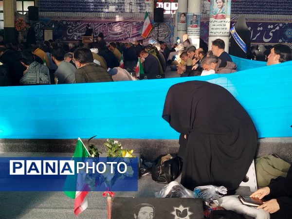 آوای عطر آگین دعای ندبه در گلزار شهدای شهر بن پیچید