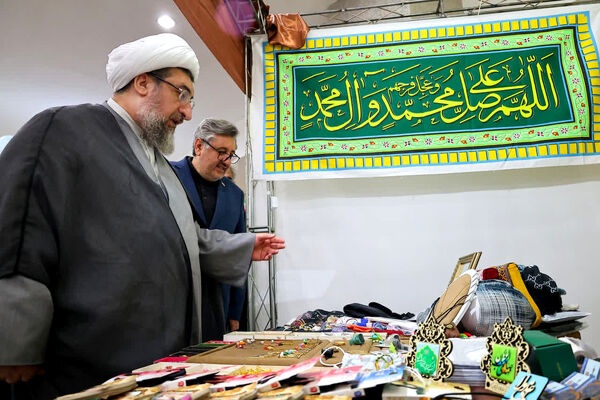 بازدید نماینده ولی فقیه در استان آذربایجان شرقی از نمایشگاه قرآن و عترت
