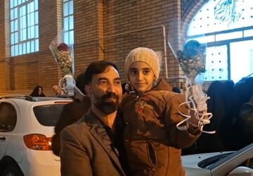 لحظات شیرین استقبال والدین از دانش‌آموزان معتکف در قم