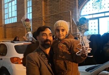 لحظات شیرین استقبال والدین از دانش‌آموزان معتکف در قم