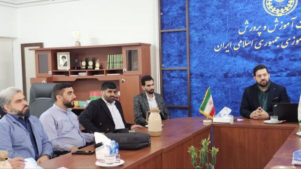 جلسه هم‌اندیشی رئیس سازمان دانش‌آموزی استان با مدیران مدرسه