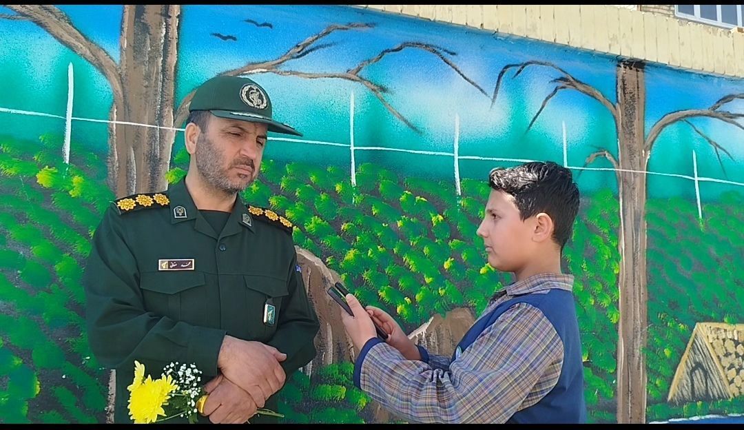 همه ما مدیون خون شهدای انقلاب اسلامی هستیم 