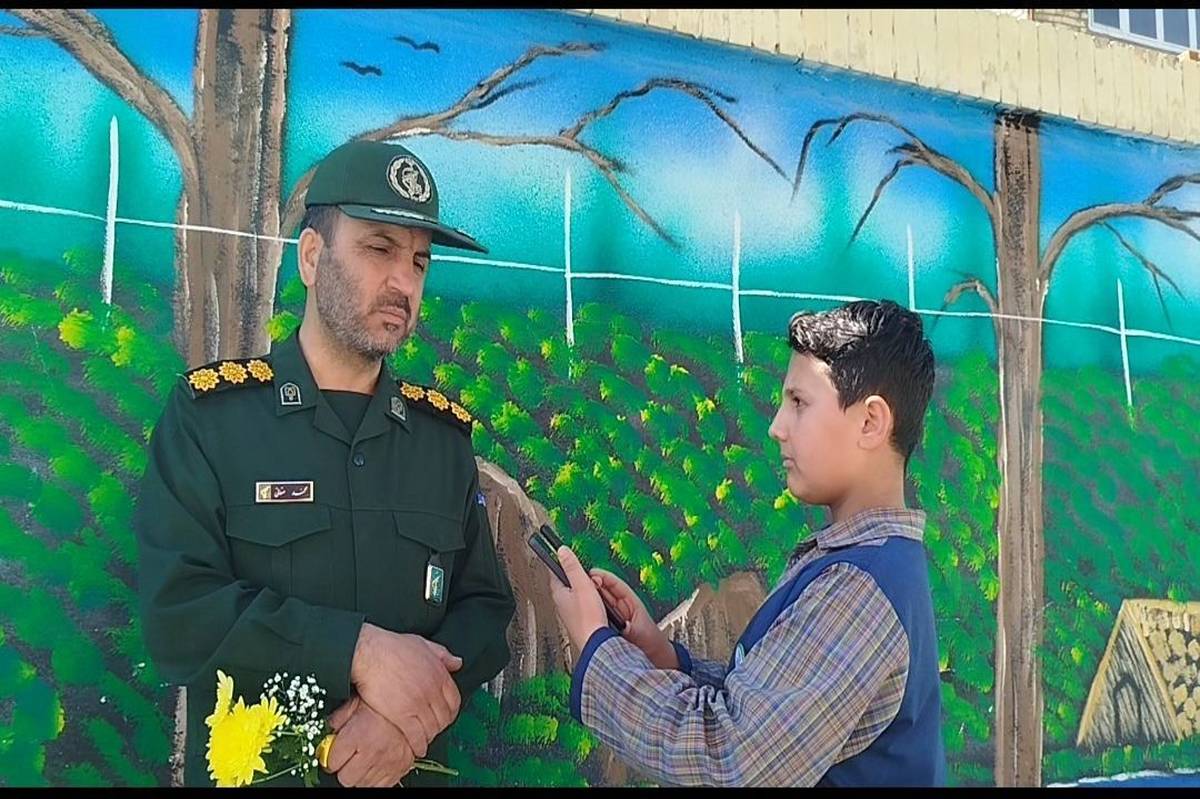 همه ما مدیون خون شهدای انقلاب اسلامی هستیم 