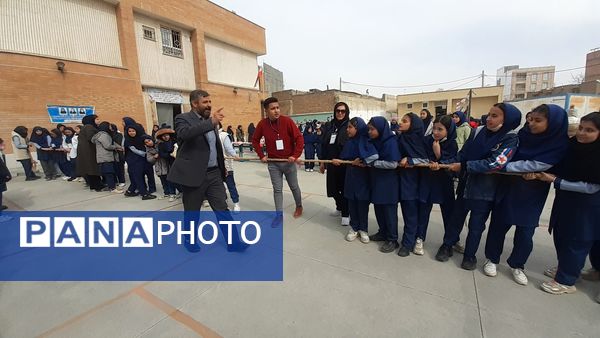 مسابقات طناب‌کشی در مدرسه دخترانه ضحی ۲ شهرستان شیروان