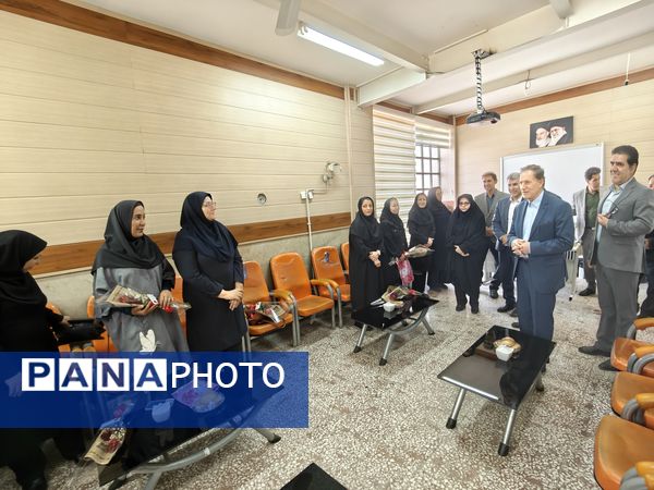 زنگ «سپاس معلم» در کرمانشاه 