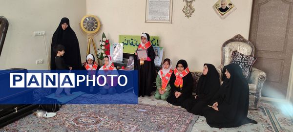 دیدار دانش‌آموزان دبستان فرهنگیان با خانواده شهید غلامرضا رحمتی