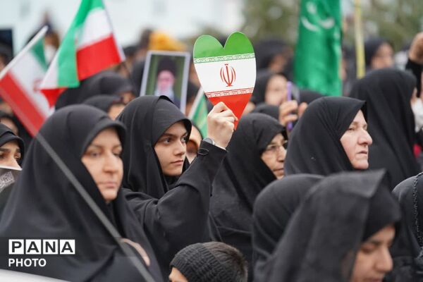 تشییع نمادین دانش‌آموزان میناب در بندرگز