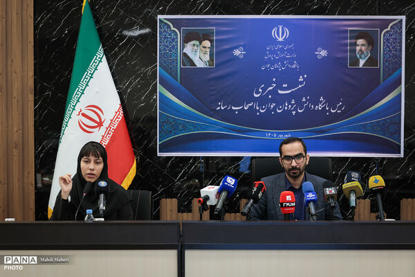 نشست خبری رئیس باشگاه دانش‌پژوهان جوان