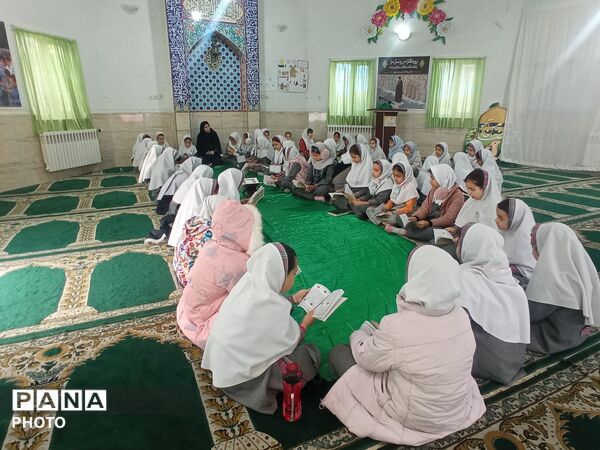 محفل انس با قرآن کریم در ماه مبارک رمضان دبستان نرجس