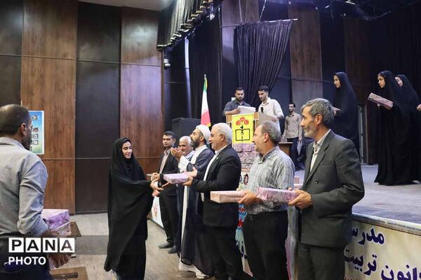 تابستانِ پربارِ دانش‌آموزان گرمه‌ای با تجلیل از ۲۲۰ برگزیده به پایان رسید
