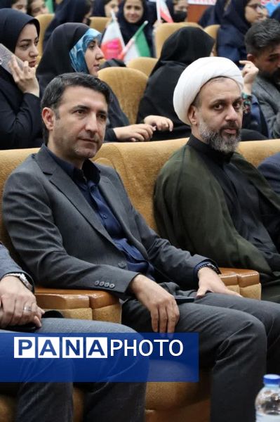 تجمع دانش‌آموزان آموزشگاه‌های شمال غرب شیراز در روز دانش‌آموز