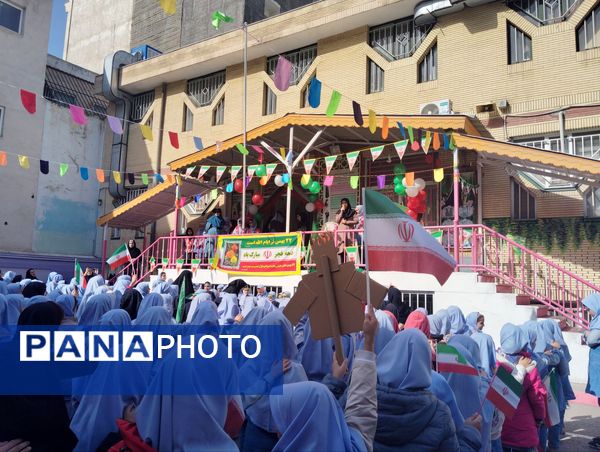 حال و هوای جشن ۲۲ بهمن در دبستان بهاردانش