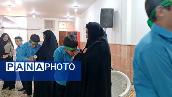 جشنِ تکلیفِ «به وقتِ میهن خدایی» دانش آموزان اشکذری همراه دستبوسی مادر