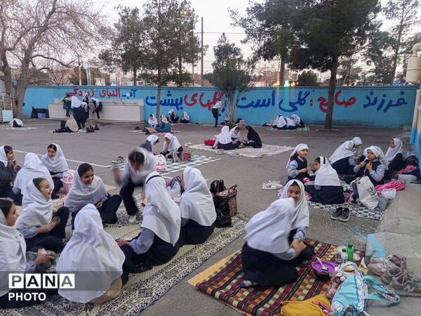افطاری در دبستان سمیه